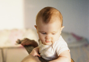 O Eco da Infância: Por que o Cuidado Precoce com a Saúde Mental Evita Ciclos de Dor no Adulto child care template topics img 3.jpg